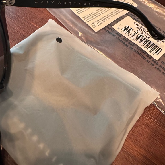 Quay GOODNIGHT KISS blk/blk fade Sunglasses NWT - Picture 4 of 10